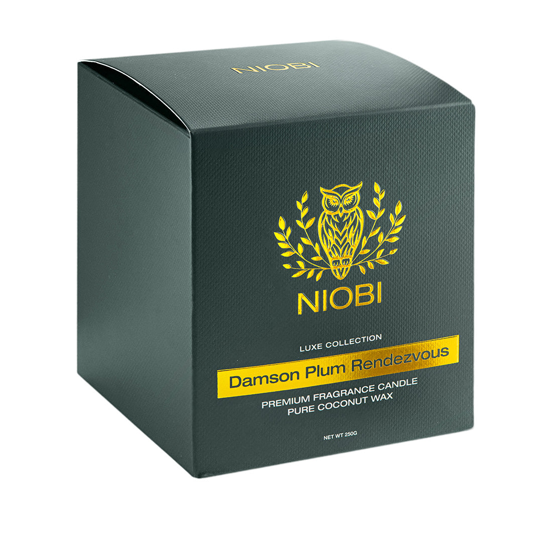 Опаковка на свещ Damson Plum Rendezvous - изкусителен дизайн NIOBI
