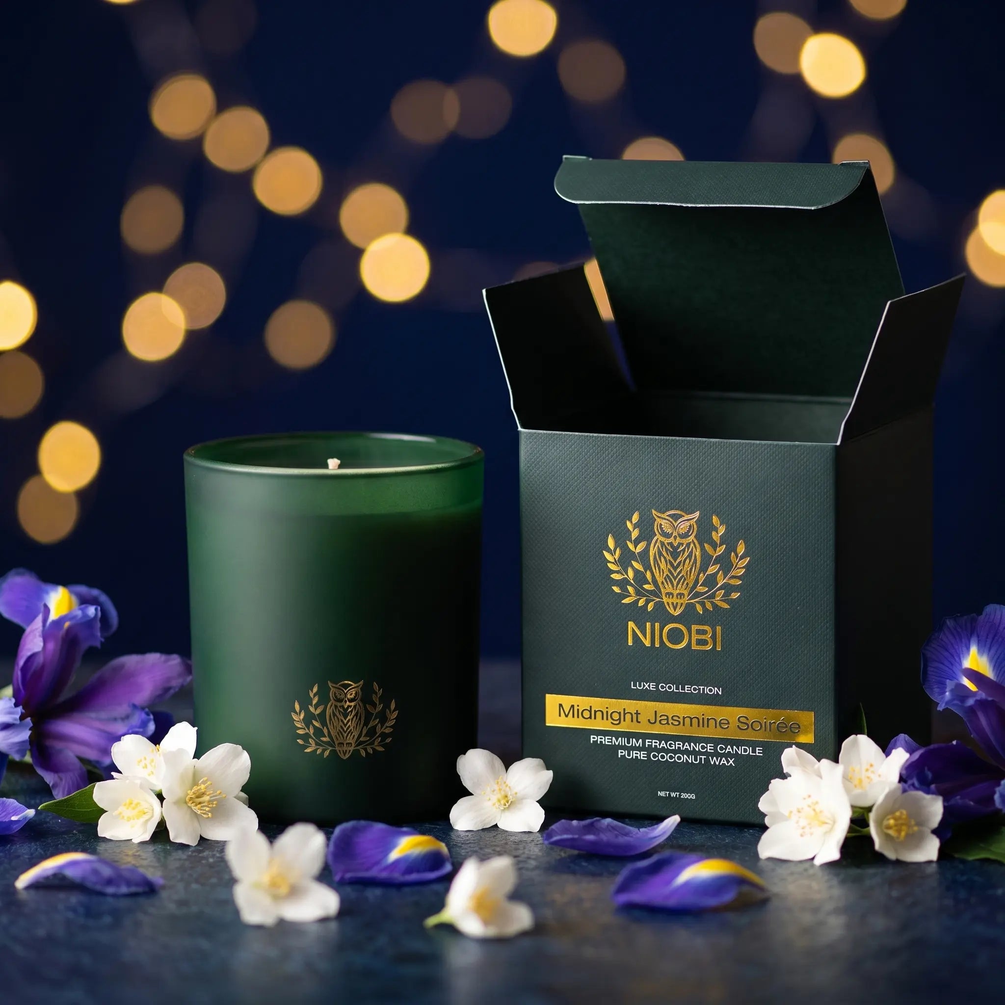 NIOBI Midnight Jasmine Soirée ароматна свещ с подаръчна кутия Luxe Collection с жасмин и златни отблясъци